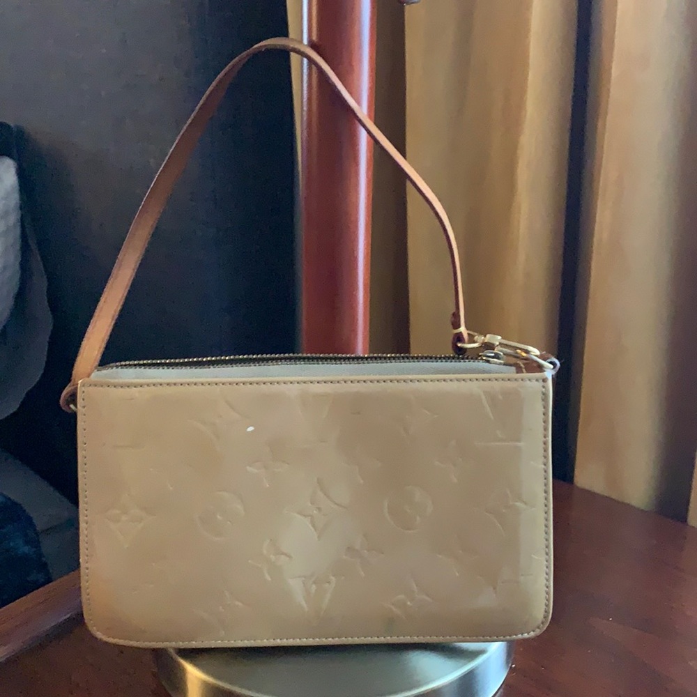 Authentic Louis Vuitton Vernis Pouchette
